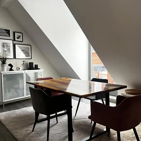 Moderne Galeriewohnung Mit Balkon Und Stellplatz Am Wenigemarkt *